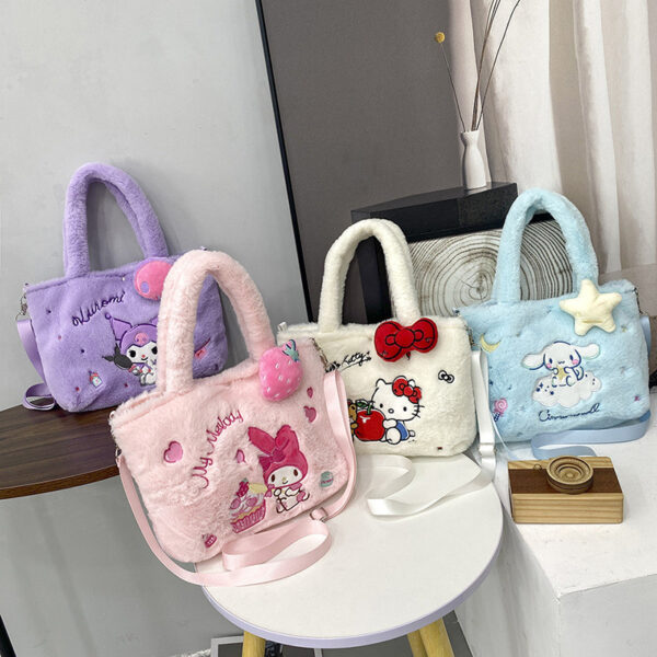 Bolsa peluciada Turma Sanrio